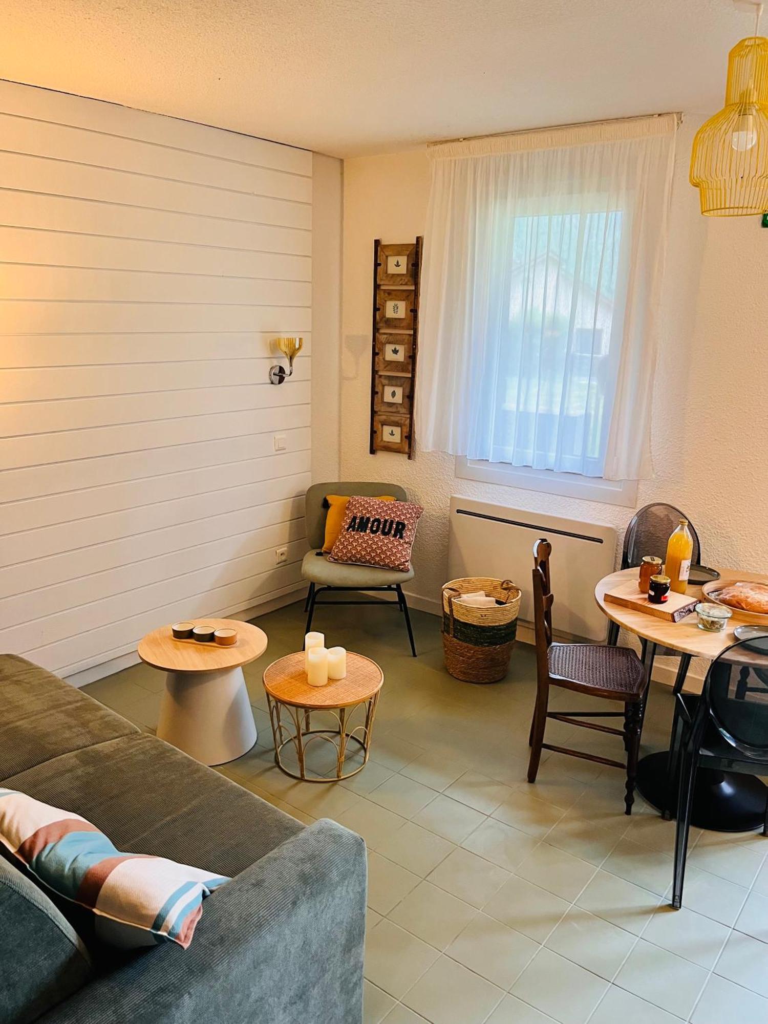 La Suite Unique - Le Jardin Sur Les Pyrenees- Vue Panoramique Montagne -Jardin Cloture Prive De 100M2-Parking-Linge De Lit Et Serviettes Compris- Bielle Esterno foto
