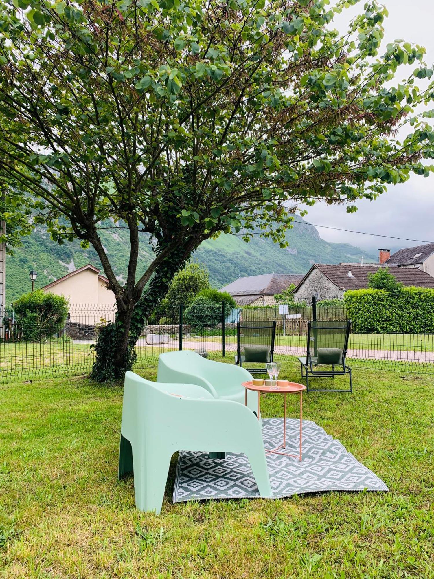 La Suite Unique - Le Jardin Sur Les Pyrenees- Vue Panoramique Montagne -Jardin Cloture Prive De 100M2-Parking-Linge De Lit Et Serviettes Compris- Bielle Esterno foto