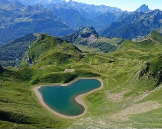 La Suite Unique - Le Jardin Sur Les Pyrenees- Vue Panoramique Montagne -Jardin Cloture Prive De 100M2-Parking-Linge De Lit Et Serviettes Compris- Bielle Esterno foto